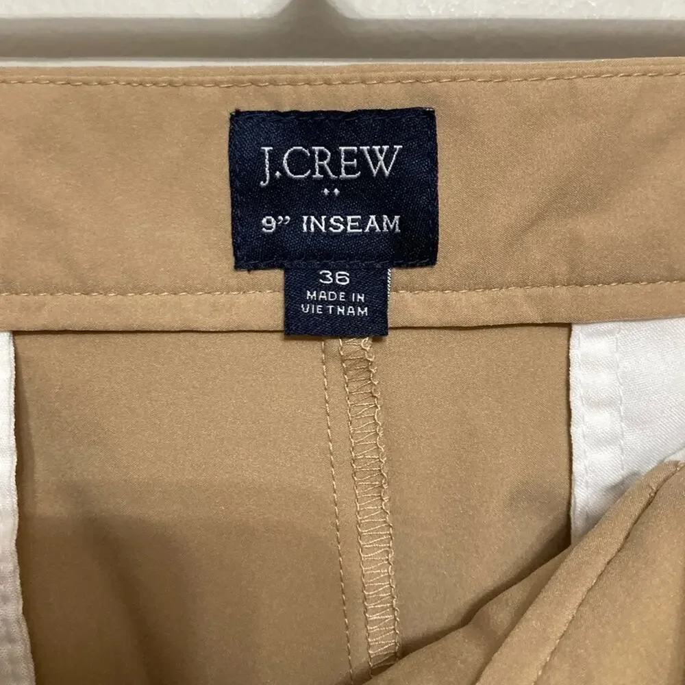J. Crew Factory Men's 9” Tech Short in Dark Khaki - Size 36